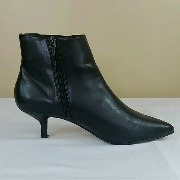 Donald J. Pliner Shoes - Donald J Pliner black kitten heel boots